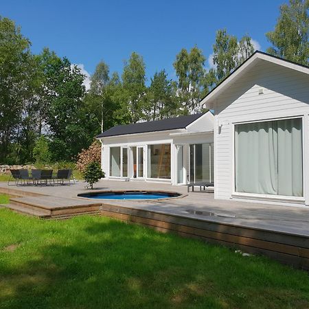 Cabin In The Forest With Spa Bath Västra Torup エクステリア 写真