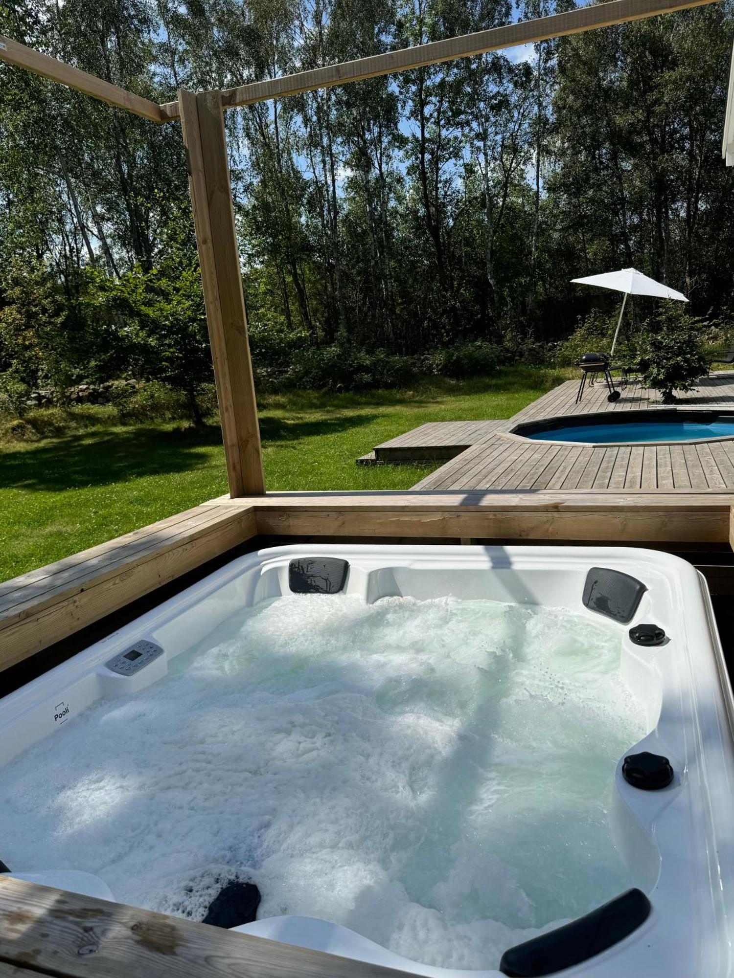 Cabin In The Forest With Spa Bath Västra Torup エクステリア 写真